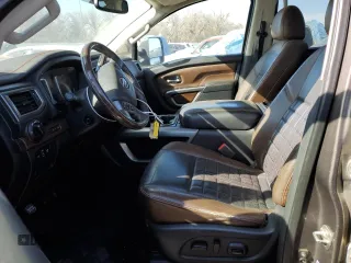 2016 Nissan Titan Pro-4X z VIN 1N6BA1F4XGN502773, wystawiony jako Copart lot #49285535 z przebiegiem 129 390 mil mil oraz Czysty tytuł • Clean title. Historia ofert i sprzedaży dostępna na DreamBid. Obrazek 7.