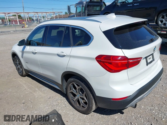 2017 BMW X1 xDrive28i z VIN WBXHT3C32H5F83287, wystawiony jako IAAI lot #42791160 z przebiegiem 69 006 mil mil oraz . Historia ofert i sprzedaży dostępna na DreamBid. Obrazek 3.