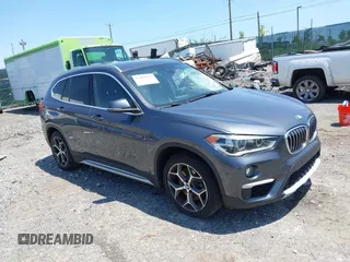 2016 BMW X1 xDrive28i z VIN WBXHT3C37GP880815, wystawiony jako IAAI lot #42404972 z przebiegiem 82 044 mil mil oraz . Historia ofert i sprzedaży dostępna na DreamBid. Obrazek 1.