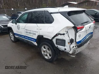 2021 Toyota RAV4 Hybrid LE z VIN 2T3MWRFV6MW118143, wystawiony jako IAAI lot #41863177 z przebiegiem 43 527 mil mil oraz . Historia ofert i sprzedaży dostępna na DreamBid. Obrazek 3.