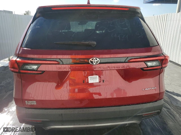 2024 Toyota Grand Highlander XLE with VIN 5TDAAAA5XRS004424, listed as a Copart auction lot 45031075 with 32,439 mi miles and Clean Title. Bid and sale history available at carsss.com. Image 6.