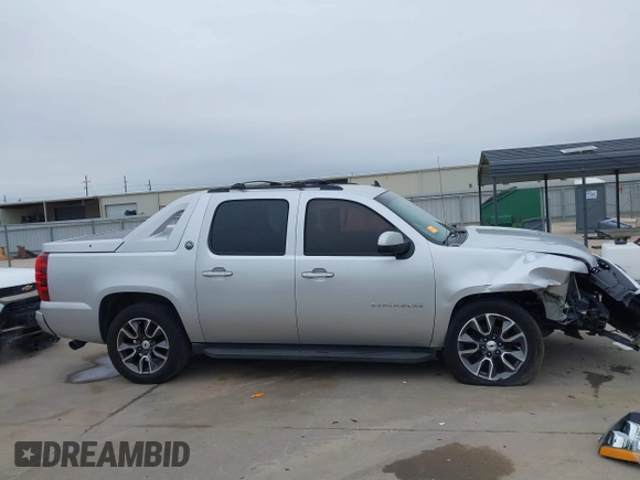 2013 Chevrolet Avalanche LT with VIN 3GNMCFE04DG162646, listed as a IAAI auction lot 41591896 with 151,541 mi miles and . Bid and sale history available at DreamBid. Image 14.
