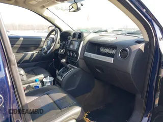 2017 Jeep Compass Latitude z VIN 1C4NJDEBXHD139853, wystawiony jako IAAI lot #41628539 z przebiegiem 103 182 mil mil oraz . Historia ofert i sprzedaży dostępna na DreamBid. Obrazek 5.
