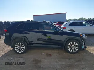 2021 Toyota RAV4 XLE Premium z VIN 2T3C1RFVXMW105387, wystawiony jako IAAI lot #42238526 z przebiegiem 58 627 mil mil oraz . Historia ofert i sprzedaży dostępna na DreamBid. Obrazek 13.