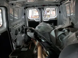 2016 Ford Transit Cargo с VIN 1FTYE1ZM7GKA14024, выставлен на аукционе Copart как лот 88506385 с пробегом 156 505 миль миль и Списание • Salvage title. История ставок и продаж доступна на DreamBid. Изображение 10.