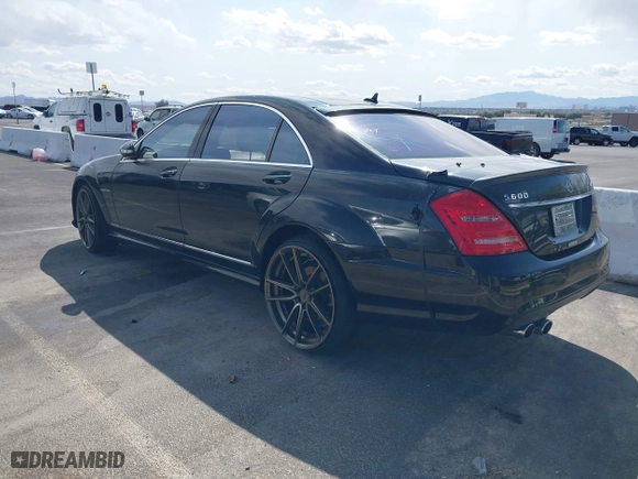 2009 Mercedes-Benz S-Class 5.5L V12 with VIN WDDNG76X09A273645, listed as a IAAI auction lot 41927453 with 1 mi miles. Bid and sale history available at carsss.com. Image 3.