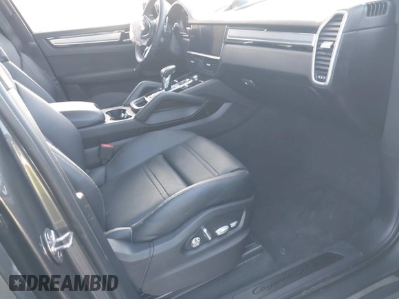 2021 Porsche Cayenne GTS z VIN WP1AG2AY0MDA35148, wystawiony jako IAAI lot #41949459 z przebiegiem 12 844 mil mil oraz . Historia ofert i sprzedaży dostępna na DreamBid. Obrazek 5.