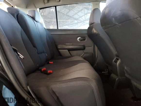 2007 Nissan Versa S z VIN 3N1BC13E37L417125, wystawiony jako Copart lot #57256915 z przebiegiem 131 961 mil mil oraz Szkoda całkowita • Salvage title. Historia ofert i sprzedaży dostępna na DreamBid. Obrazek 10.