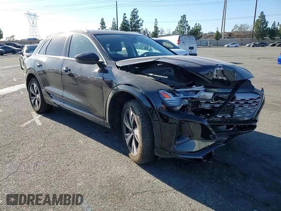 2024 Audi Q8 e-tron Premium Plus z VIN WA15AAGE1RB033711, wystawiony jako Copart lot #88577355 z przebiegiem 13 411 mil mil oraz Szkoda całkowita • Salvage title. Historia ofert i sprzedaży dostępna na DreamBid. Obrazek 11.