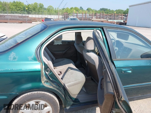 2000 Honda Civic VP z VIN 2HGEJ6613YH526718, wystawiony jako IAAI lot #42402399 z przebiegiem 14 051 mil mil oraz . Historia ofert i sprzedaży dostępna na DreamBid. Obrazek 8.