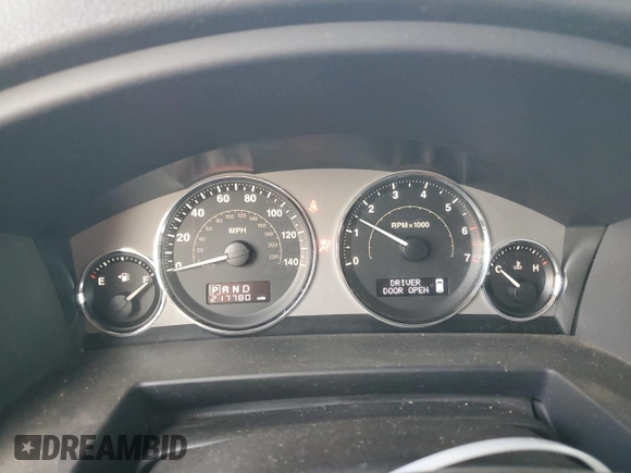 2008 Jeep Commander Limited with VIN 1J8HH58N98C236772, listed as a Copart auction lot 71042404 with 217,780 mi miles and Salvage title. Bid and sale history available at DreamBid. Image 9.