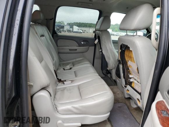 2009 Chevrolet Suburban 2LT z VIN 1GNFC26059R230783, wystawiony jako Copart lot #58545505 z przebiegiem 471 126 mil mil oraz Szkoda całkowita • Salvage title. Historia ofert i sprzedaży dostępna na DreamBid. Obrazek 10.