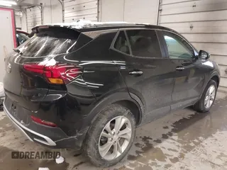 2022 Buick Encore GX Preferred z VIN KL4MMCSL5NB054558, wystawiony jako IAAI lot #41214629 z przebiegiem 19 073 mil mil oraz . Historia ofert i sprzedaży dostępna na DreamBid. Obrazek 4.