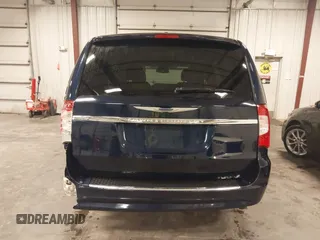 2013 Chrysler Town & Country Touring with VIN 2C4RC1BG7DR517970, listed as a IAAI auction lot 42028284 with 122,053 mi miles. Bid and sale history available at carsss.com. Image 17.