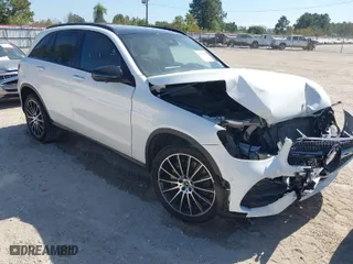 2022 Mercedes-Benz GLC with VIN W1N0G8DB8NV353854, listed as a IAAI auction lot 40655985 with 23,591 mi miles. Bid and sale history available at carsss.com. Image 1.