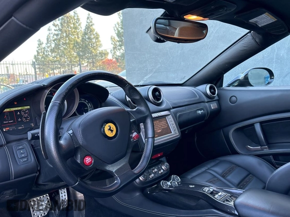2012 Ferrari California с VIN ZFF65TJA1C0186660, выставлен на аукционе Copart как лот 79966064 с пробегом 18 917 миль миль и Списание • Salvage title. История ставок и продаж доступна на DreamBid. Изображение 9.