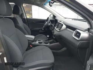 2019 Kia Sorento LX with VIN 5XYPG4A36KG498972, listed as a IAAI auction lot 41451765 with 82,339 mi miles. Bid and sale history available at carsss.com. Image 5.