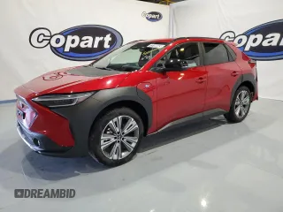 2023 Subaru Solterra Premium z VIN JTMABABAXPA024028, wystawiony jako Copart lot #73780443 z przebiegiem 4074 mil mil oraz . Historia ofert i sprzedaży dostępna na DreamBid. Obrazek 1.