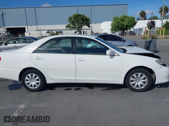2006 Toyota Camry STD z VIN 4T1BE32KX6U671991, wystawiony jako IAAI lot #42348331 z przebiegiem 178 130 mil mil oraz . Historia ofert i sprzedaży dostępna na DreamBid. Obrazek 13.