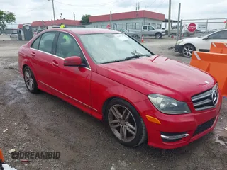 2014 Mercedes-Benz C 250 Sport z VIN WDDGF4HB9EA938841, wystawiony jako IAAI lot #42388729 z przebiegiem 182 422 mil mil oraz . Historia ofert i sprzedaży dostępna na DreamBid. Obrazek 17.