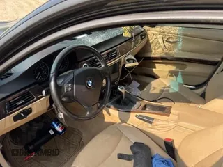 2006 BMW 3 Series 325i z VIN WBAVB13526PS65254, wystawiony jako Copart lot #61694295 z przebiegiem Nie podano mil oraz Czysty tytuł • Clean title. Historia ofert i sprzedaży dostępna na DreamBid. Obrazek 5.