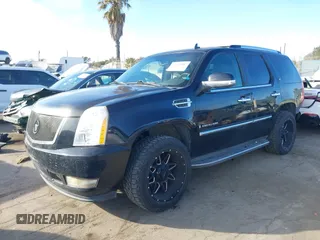 2009 Cadillac Escalade z VIN 1GYFK13289R242884, wystawiony jako IAAI lot #41320982 z przebiegiem 132 983 mil mil oraz . Historia ofert i sprzedaży dostępna na DreamBid. Obrazek 17.