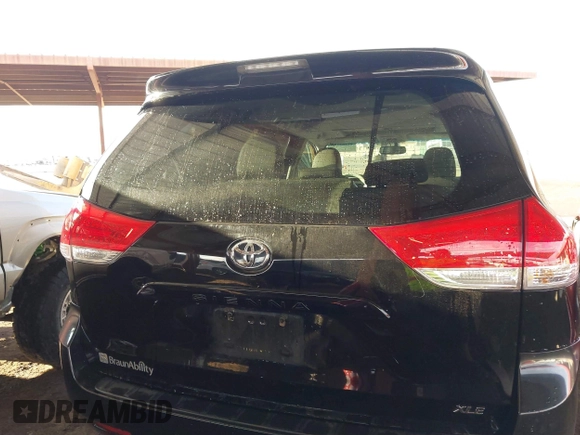 2012 Toyota Sienna XLE AAS with VIN 5TDYK3DC6CS263128, listed as a IAAI auction lot 41583798 with 114,820 mi miles. Bid and sale history available at carsss.com. Image 17.
