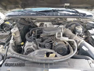 2000 Chevrolet S-10 LS with VIN 1GCCS19W7Y8289167, listed as a IAAI auction lot 41537625 with 224,481 mi miles. Bid and sale history available at carsss.com. Image 10.