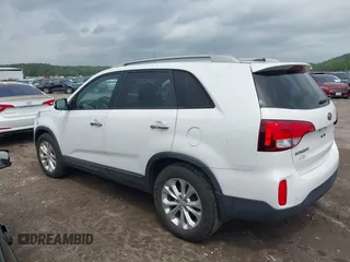 2015 Kia Sorento EX with VIN 5XYKU4A71FG647090, listed as a IAAI auction lot 42100215 with 121,842 mi miles. Bid and sale history available at carsss.com. Image 15.