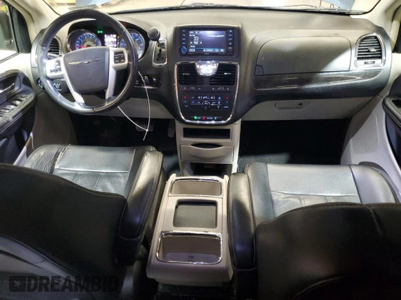 2014 Chrysler Town & Country Touring z VIN 2C4RC1BG5ER326758, wystawiony jako Copart lot #48863395 z przebiegiem 203 552 mil mil oraz Szkoda całkowita • Salvage title. Historia ofert i sprzedaży dostępna na DreamBid. Obrazek 8.