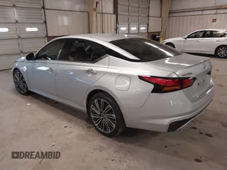 2023 Nissan Altima SL with VIN 1N4BL4EV1PN360859, listed as a IAAI auction lot 41320788 with 40,383 mi miles and . Bid and sale history available at DreamBid. Image 3.
