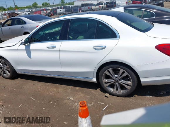 2018 Mercedes-Benz C 300 z VIN WDDWF4JB1JR420773, wystawiony jako IAAI lot #42381686 z przebiegiem Nie podano mil oraz . Historia ofert i sprzedaży dostępna na DreamBid. Obrazek 14.