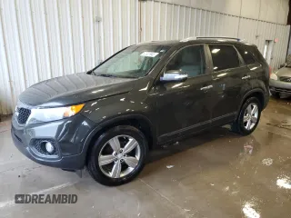 2012 Kia Sorento EX z VIN 5XYKU3A68CG256340, wystawiony jako Copart lot #57327945 z przebiegiem Nie podano mil oraz Czysty tytuł • Clean title. Historia ofert i sprzedaży dostępna na DreamBid. Obrazek 1.