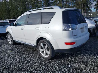 2009 Mitsubishi Outlander XLS with VIN JA4MT41X39Z015171, listed as a IAAI auction lot 41774842 with 262,186 mi miles. Bid and sale history available at carsss.com. Image 3.