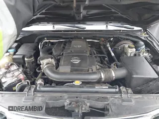2008 Nissan Pathfinder S z VIN 5N1AR18B48C650137, wystawiony jako IAAI lot #41467663 z przebiegiem 300 846 mil mil oraz . Historia ofert i sprzedaży dostępna na DreamBid. Obrazek 10.