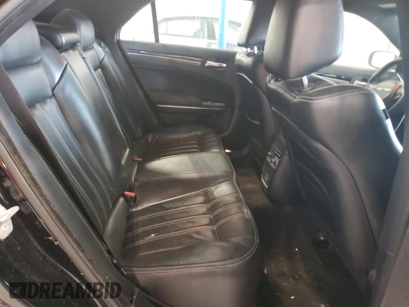 2018 Chrysler 300 S z VIN 2C3CCAGG7JH141811, wystawiony jako Copart lot #53568055 z przebiegiem 140 220 mil mil oraz Szkoda całkowita • Salvage title. Historia ofert i sprzedaży dostępna na DreamBid. Obrazek 10.