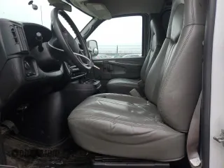 2006 Chevrolet Express Cargo Van with VIN 1GCGG25V061171537, listed as a Copart auction lot 44305285 with 98,495 mi miles and Salvage Title. Bid and sale history available at carsss.com. Image 7.