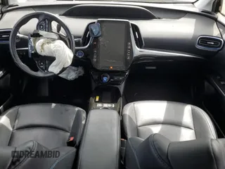 2020 Toyota Prius L Eco z VIN JTDKARFU1L3113480, wystawiony jako Copart lot #52830035 z przebiegiem Nie podano mil oraz Szkoda całkowita • Salvage title. Historia ofert i sprzedaży dostępna na DreamBid. Obrazek 8.