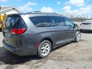 2017 Chrysler Pacifica Touring L with VIN 2C4RC1BG3HR511492, listed as a IAAI auction lot 41922578 with 139,393 mi miles and . Bid and sale history available at DreamBid. Image 4.