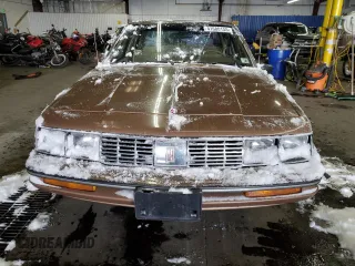 1986 Oldsmobile Cutlass z VIN 2G3AJ19R6G9345283, wystawiony jako Copart lot #41680155 z przebiegiem 30 900 mil mil oraz Tytuł czysty. Historia ofert i sprzedaży dostępna na DreamBid. Obrazek 5.
