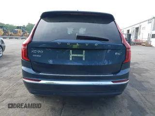 2025 Volvo XC90 z VIN YV4062PG4S1349248, wystawiony jako IAAI lot #42080418 z przebiegiem 3140 mil mil oraz . Historia ofert i sprzedaży dostępna na DreamBid. Obrazek 16.