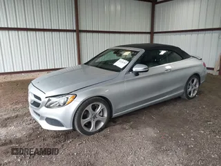 2017 Mercedes-Benz C 300 z VIN WDDWK4JB5HF518387, wystawiony jako IAAI lot #42150707 z przebiegiem 90 000 mil mil oraz . Historia ofert i sprzedaży dostępna na DreamBid. Obrazek 2.