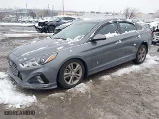 2019 Hyundai Sonata Sport with VIN 5NPE34AF5KH806249, listed as a IAAI auction lot 41567922 with 27,649 mi miles. Bid and sale history available at carsss.com. Image 2.