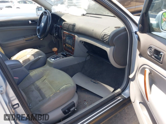 2003 Volkswagen Passat GLX z VIN WVWYH63B43E326130, wystawiony jako IAAI lot #42380050 z przebiegiem 156 338 mil mil oraz . Historia ofert i sprzedaży dostępna na DreamBid. Obrazek 5.