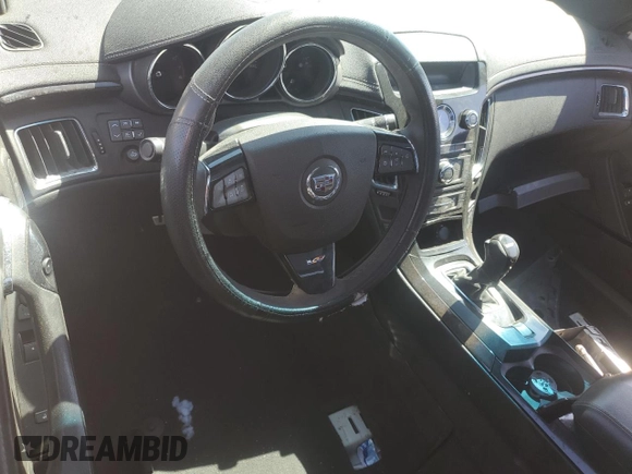 2013 Cadillac CTS-V z VIN 1G6DV1EP2D0172229, wystawiony jako Copart lot #63103464 z przebiegiem Nie podano mil oraz Szkody całkowita. Historia ofert i sprzedaży dostępna na DreamBid. Obrazek 8.