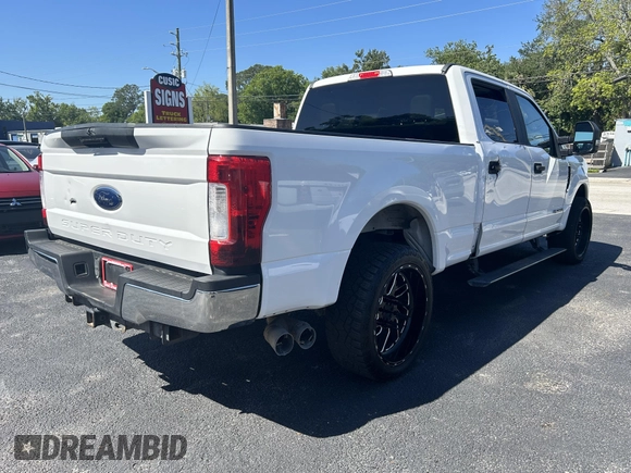 2018 Ford Super Duty F-250 SRW XL with VIN 1FT7W2BT1JEC39660, listed as a IAAI auction lot 42070770 with 300,079 mi miles. Bid and sale history available at carsss.com. Image 4.