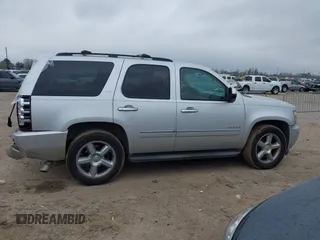 2014 Chevrolet Tahoe LTZ z VIN 1GNSCCE04ER159110, wystawiony jako IAAI lot #41615653 z przebiegiem 171 422 mil mil oraz . Historia ofert i sprzedaży dostępna na DreamBid. Obrazek 13.