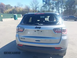 2022 Jeep Compass Latitude z VIN 3C4NJDBB4NT197015, wystawiony jako IAAI lot #42074901 z przebiegiem 61 498 mil mil oraz . Historia ofert i sprzedaży dostępna na DreamBid. Obrazek 16.