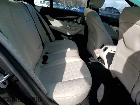 2022 Mercedes-Benz E 350 z VIN W1KZF8EB7NB038941, wystawiony jako Copart lot #45386235 z przebiegiem 13 318 mil mil oraz Szkoda całkowita • Salvage title. Historia ofert i sprzedaży dostępna na DreamBid. Obrazek 10.