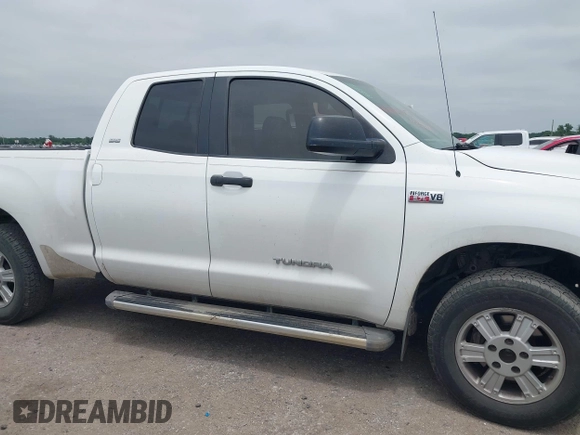 2008 Toyota Tundra z VIN 5TFRV54198X040153, wystawiony jako IAAI lot #42407051 z przebiegiem 318 500 mil mil oraz . Historia ofert i sprzedaży dostępna na DreamBid. Obrazek 13.